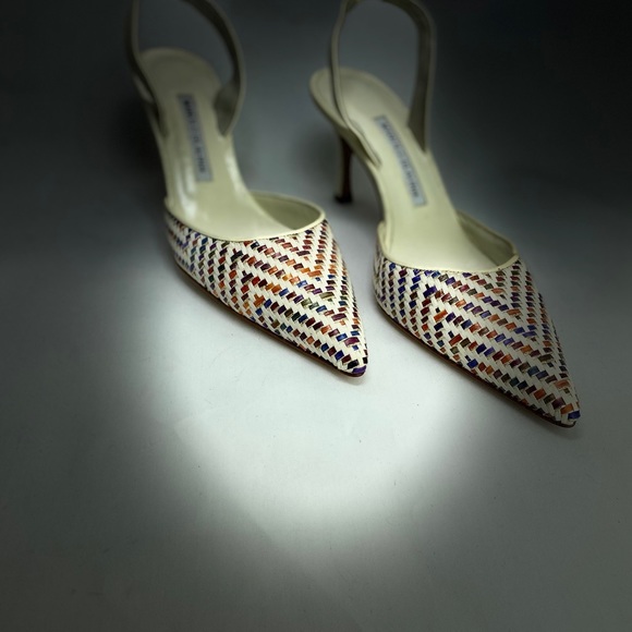 MANOLO BLAHNIK
Carolyne Raffia Slingbacks Rainbow - Picture 10 of 11